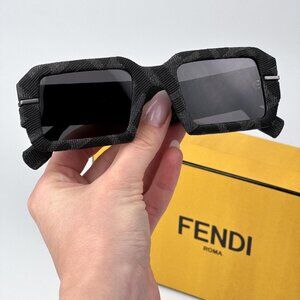 Fendi FENDIGRAPHY FE40074U 05A Men BRAND NEW Sunglasses Rectangle Grey Monogram